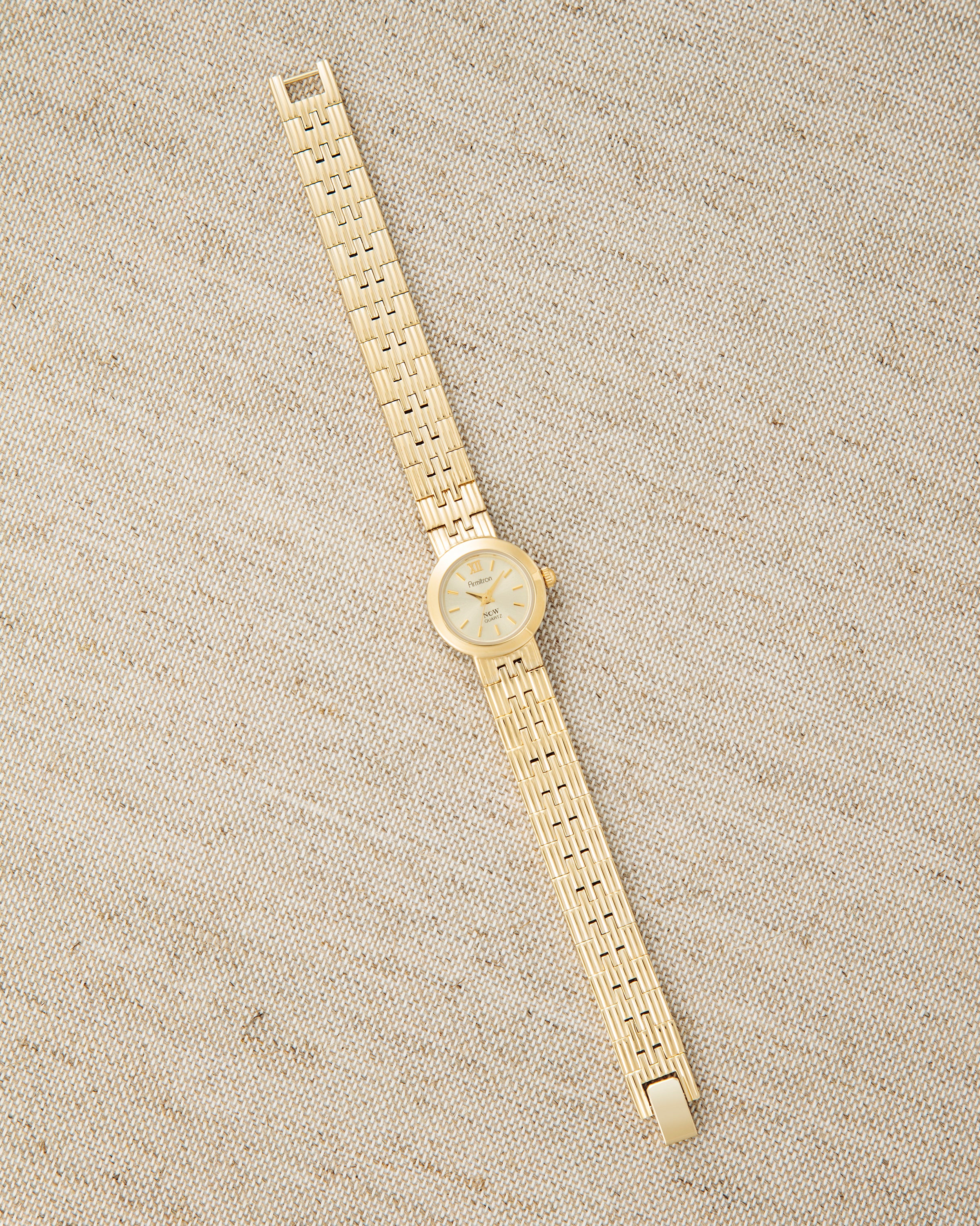 Armitron Vintage1860 Gold-tone dameklokke vintage