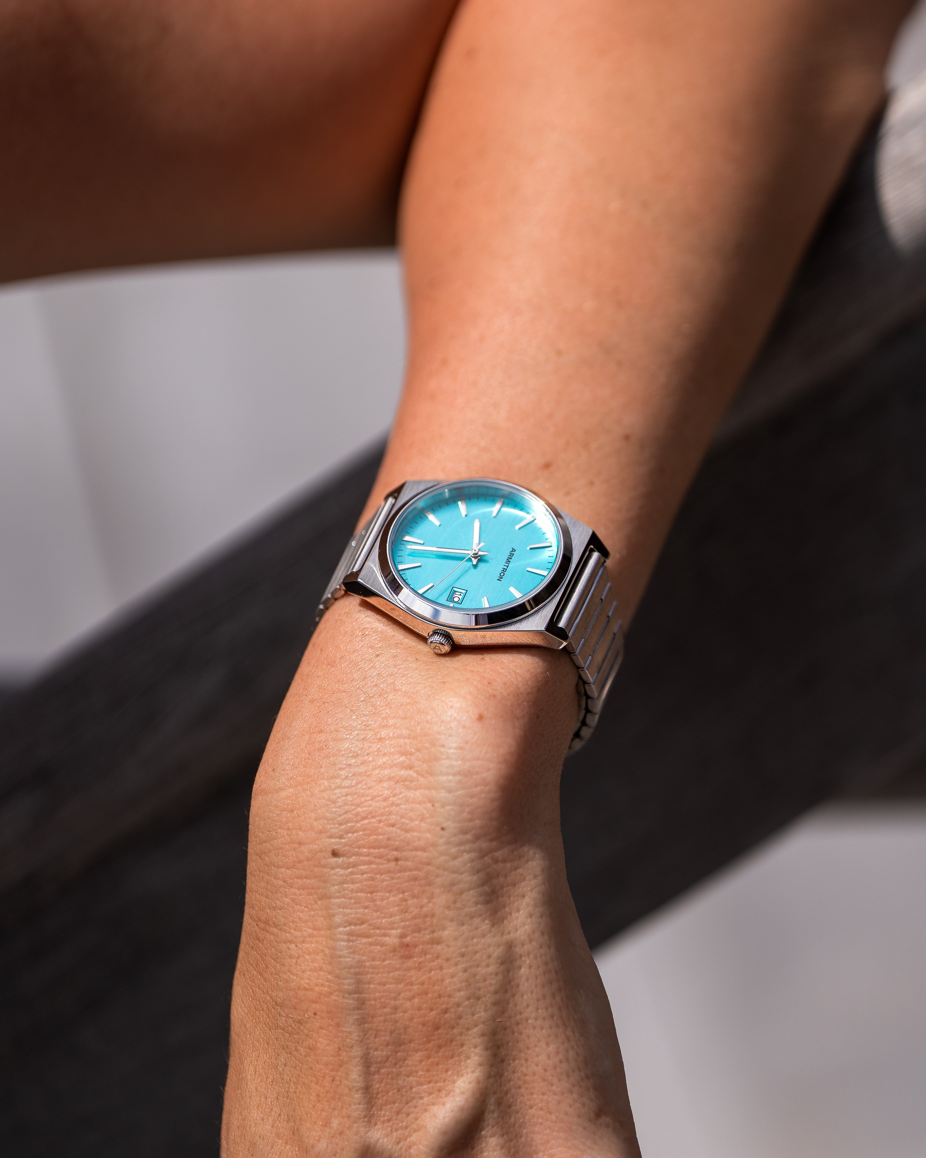 Armitron 1975 34,5mm dameklokke aqua sølv dag-dato