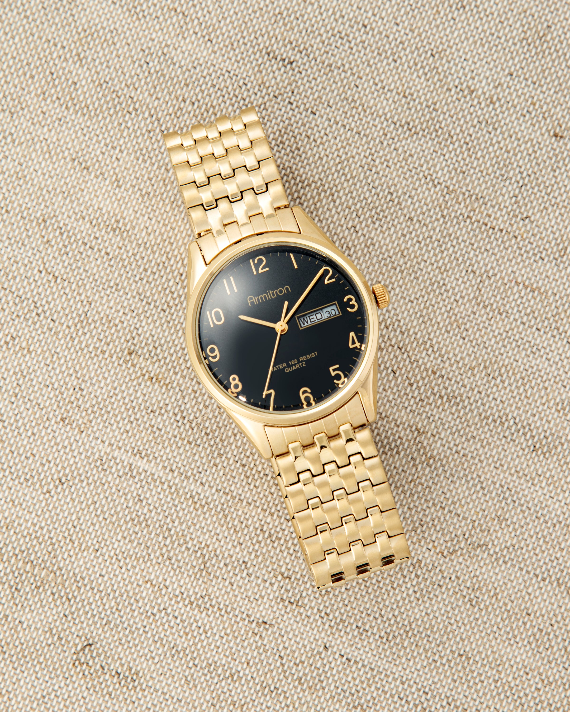 Armitron Vintage4000 analog klokke gull day-date